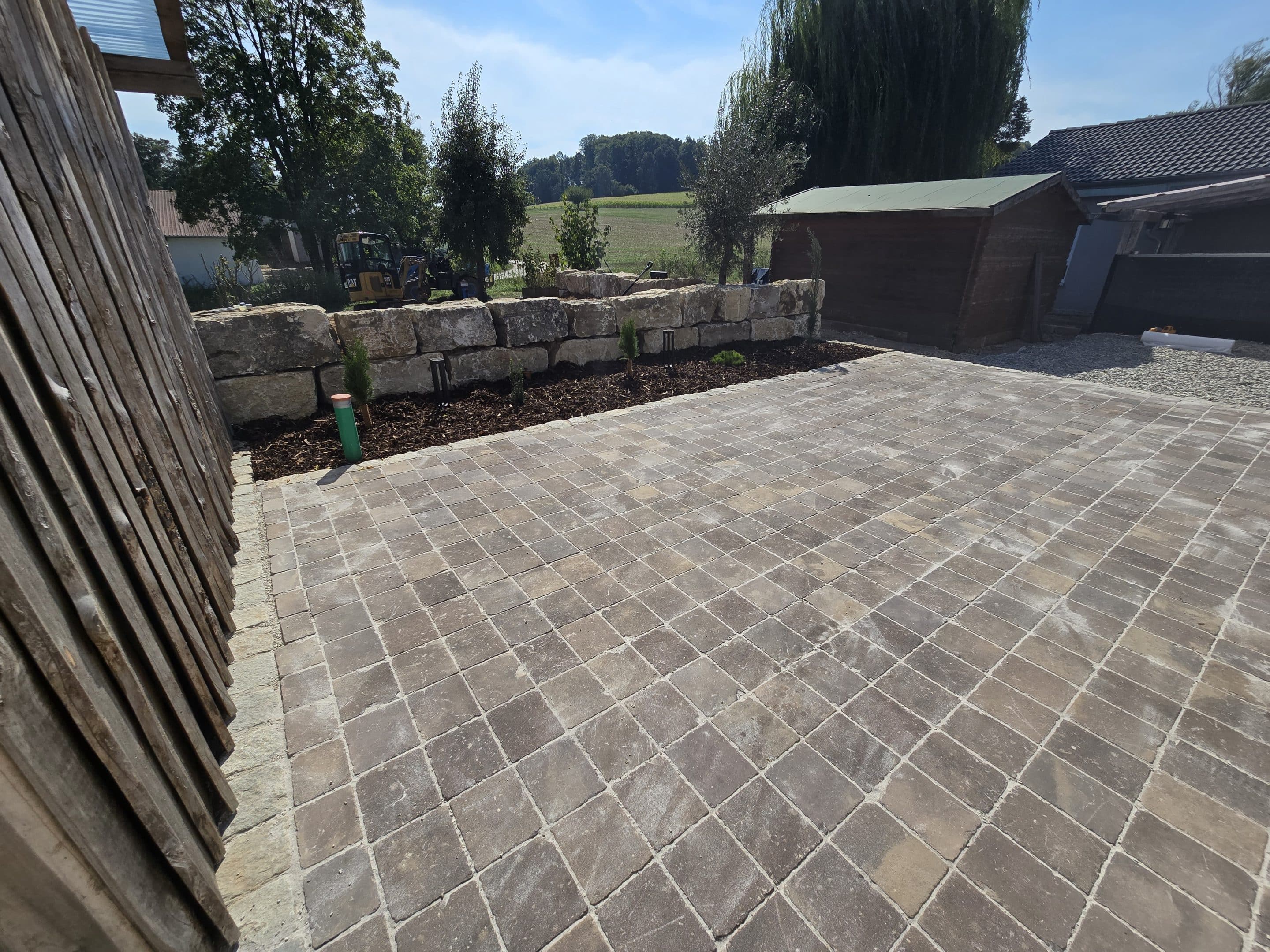 Nachher eigener Garten mit Terrasse